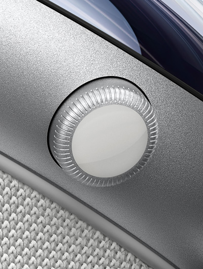 Vue latérale en gros plan de l’Apple Vision Pro montrant la Digital Crown