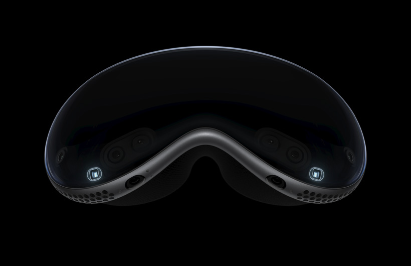 Vue éclatée technique de l’intérieur de l’Apple Vision Pro mettant en évidence les projecteurs infrarouges