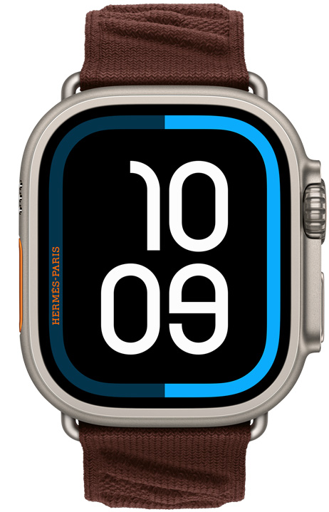 Apple Watch Hermès Ultra 4, cadran numérique Maritime, boîtier en titane, finition naturelle, côté droit, Digital Crown, bouton latéral en saillie, associée au bracelet En Mer, Bordeaux, mailles tricotées texturées