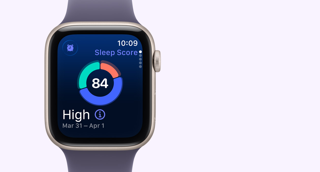 Apple Watch SE 3 med urkasse av aluminium i stjerneskinn og Sport Band i lilla dis viser sønvscore i et sirkeldiagram på skjermen. På høyre side av urkassen vises Digital Crown.