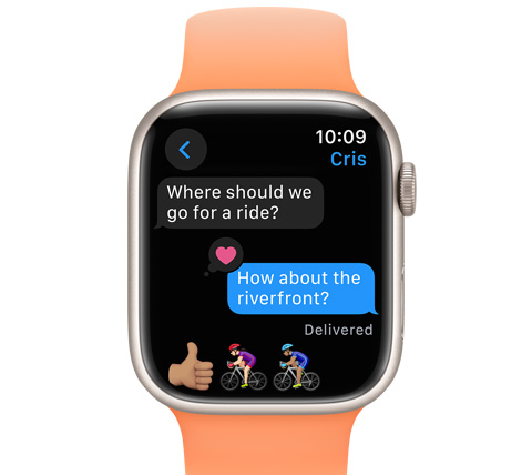 Pohled zepředu na Apple Watch s textovou zprávou.