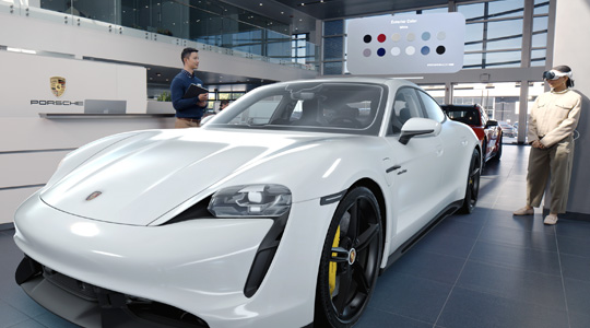 Ein Kunde in einem Porsche Showroom mit einer Apple Vision Pro betrachtet eine 3D Projektion eines Sportwagens und spricht mit einem Mitarbeiter