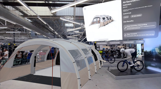 Eine 3D Projektion eines Campingzeltes, das in einem Sportartikel-Showroom eingeblendet wird, und ein schwebendes Fenster mit zusätzlichen Produktinformationen