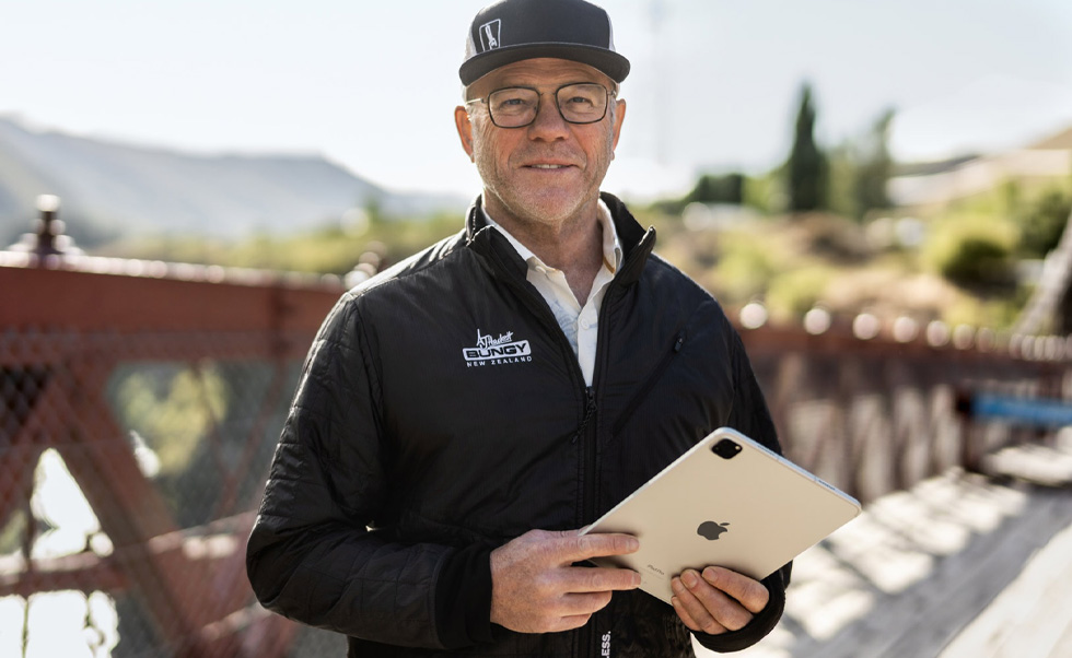 Henry van Asch ist Geschäftsführer und Mitbegründer von AJ Hackett Bungy New Zealand.