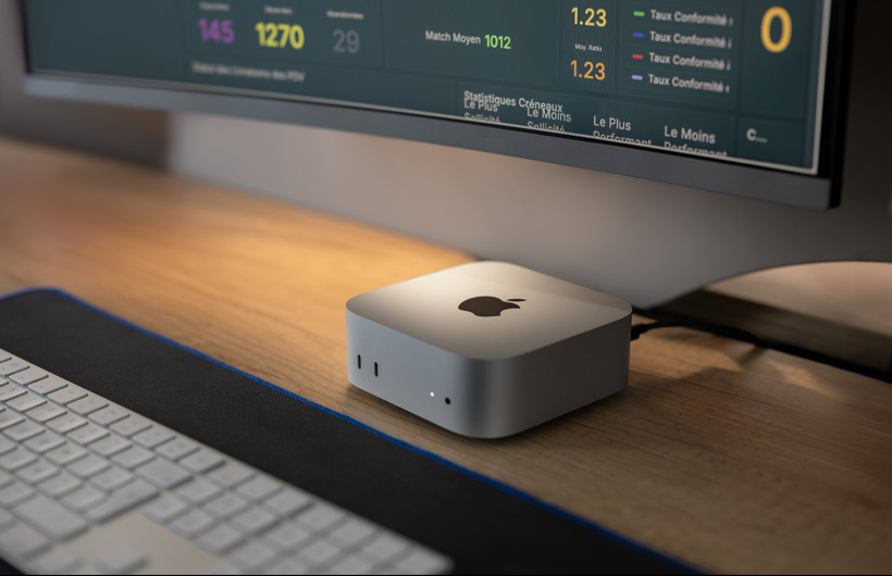 A equipe de atendimento ao cliente trabalha no Mac mini na sede da Tut Tut