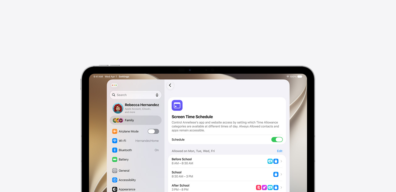 iPad exibindo o recurso Horários do Tempo de Uso com uma linha do tempo horizontal que mostra quais categorias de apps e sites podem ser acessados antes, durante e depois das aulas