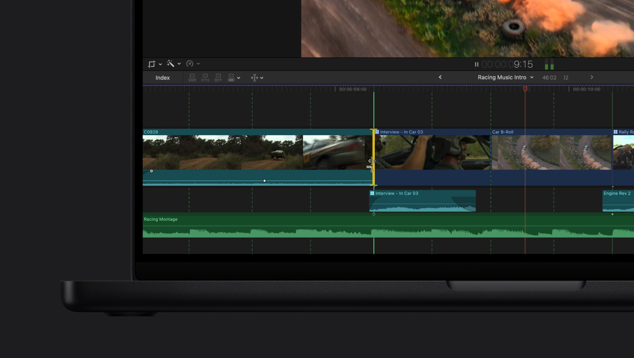 MacBook Pro de 16 pulgadas, pantalla que muestra un vídeo de una carrera de coches con demostración de Detección de tiempo