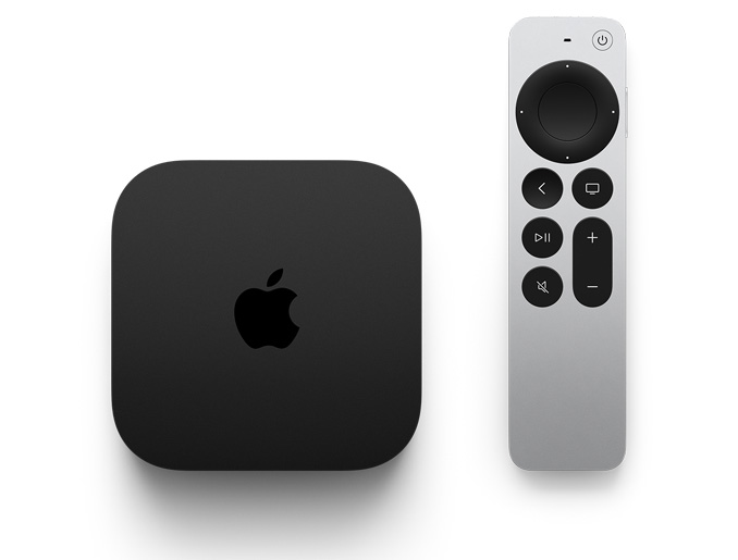 Apple TV 4K와 Siri Remote를 같이 둔 모습