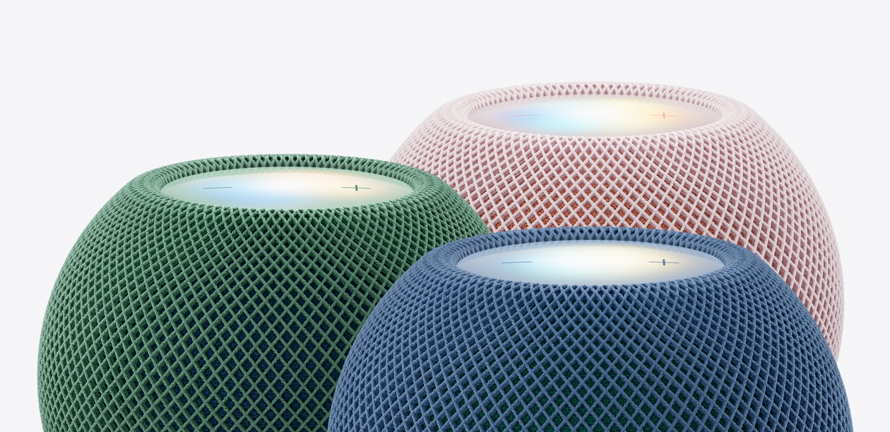 Trois enceintes HomePod mini 2, vert, bleu, rose, gros plan de la partie supérieure, tissu mesh acoustique tissé, surfaces tactiles lumineuses