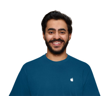 Spécialiste Apple portant un t-shirt avec le logo Apple
