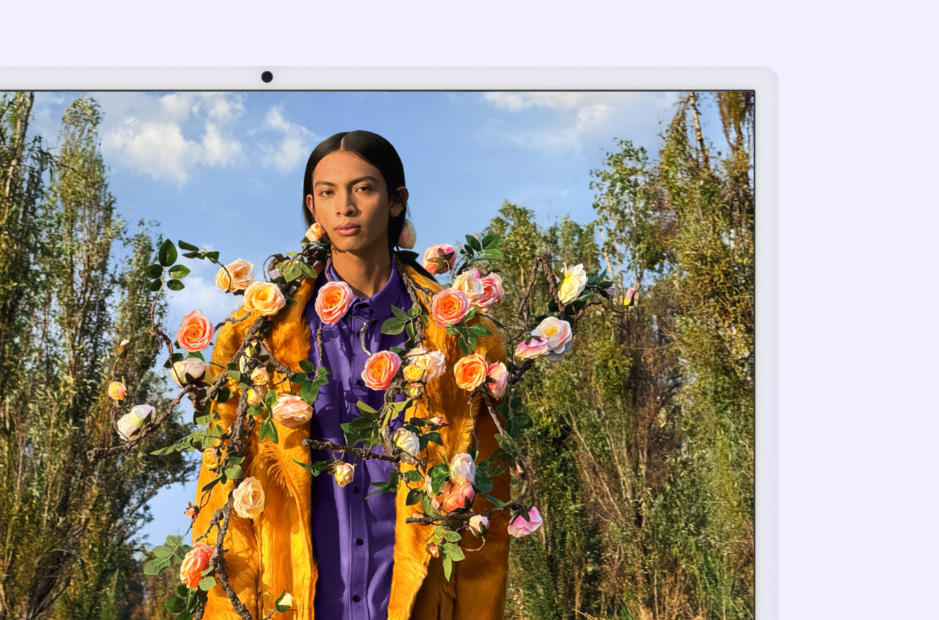Høyoppløst, utendørs bilde av en person på skjermen