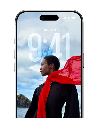 iPhone 鎖定畫面展示因應鎖定畫面相片而自動調整的時間顯示