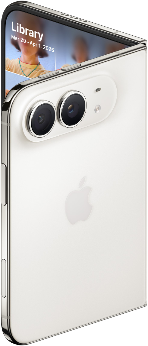 星光白色 iPhone Duo 機身背面，微微展開，展示左上角的 4800 萬像素雙融合後置相機、兩個鏡頭、麥克風和閃光燈