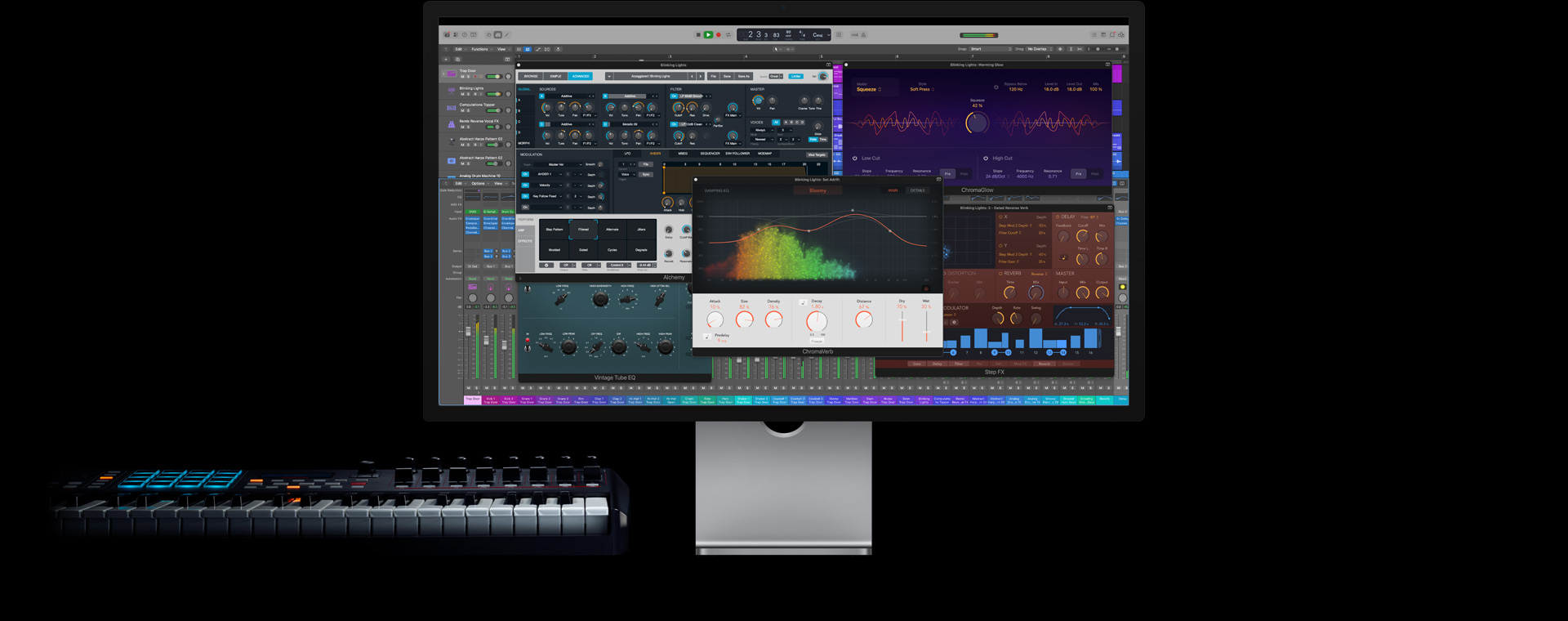 Mac Studio Display, pantalla con controles de Logic Pro y teclado en la parte inferior izquierda