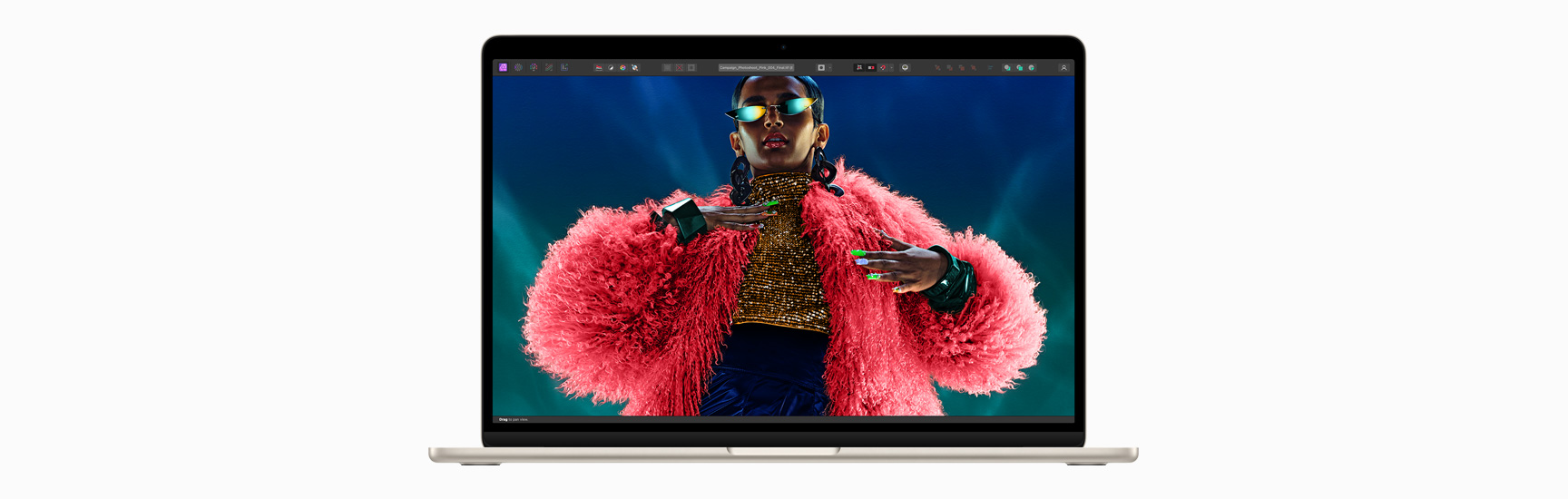 A MacBook Air Liquid Retina kijelzőjét bemutató elölnézeti kép a laptopról.