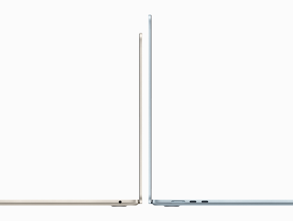 13" og 15" MacBook Air, som står med bagsiden mod hinanden for at vise størrelsesforskellen