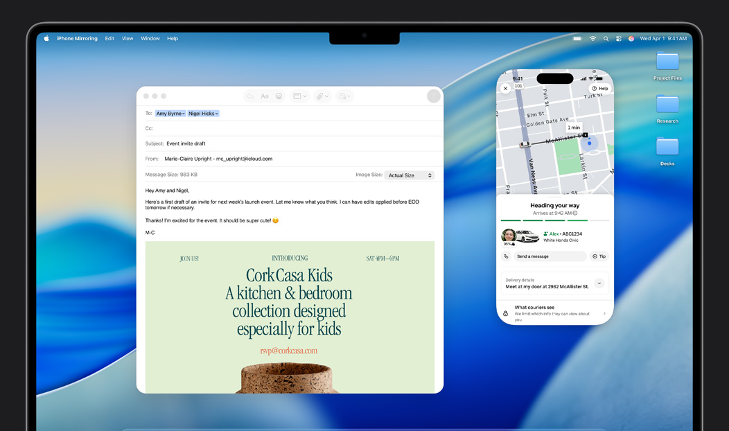 MacBook Pro에 Mail 앱이 열려 있고, iPhone 화면이 MacBook Pro 화면에 미러링되어 Uber Eats가 도착하고 있음을 보여주는 모습