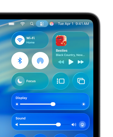Extremo derecho de la pantalla de un Mac que muestra los controles personalizados de Liquid Glass, como Wi-Fi y Bluetooth, en el Centro de Control