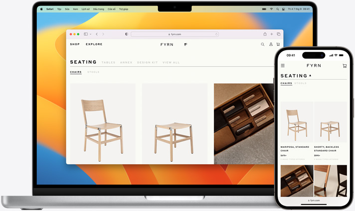 Màn hình Macbook và iPhone hiển thị cùng một trang Safari mở trên cả hai thiết bị