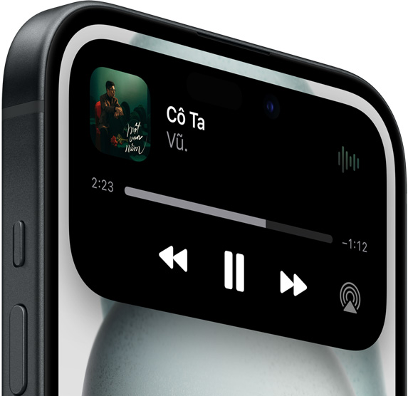 iPhone 15 hiển thị chế độ mở rộng của Dynamic Island khi phát nhạc.